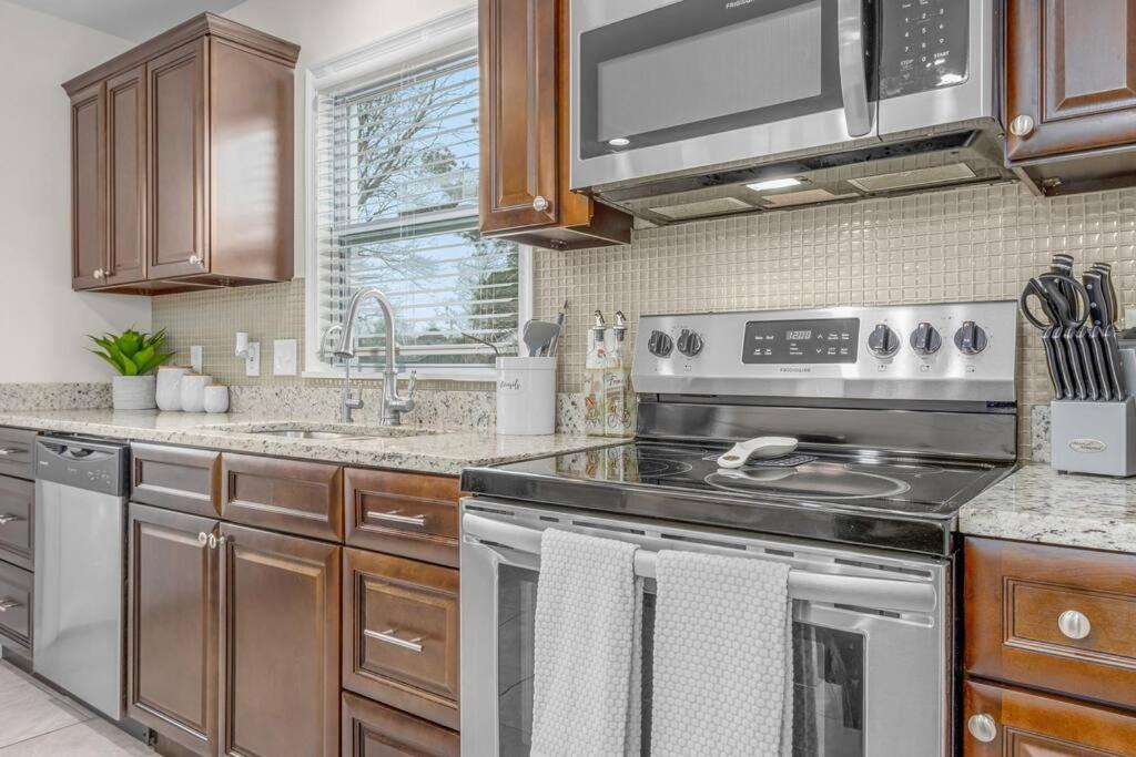Family Style 5Br Home Mins From Buckroe Beach Hampton Exteriér fotografie